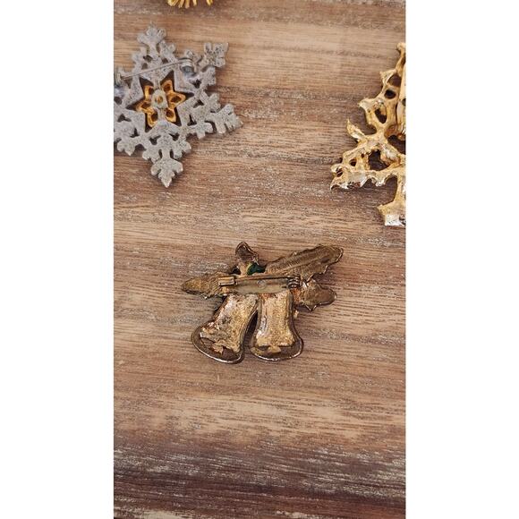 🎄 Vintage Christmas Holiday Brooch Pin Lot – Set of 7 – Festive Jewelry - Picture 10 of 16
